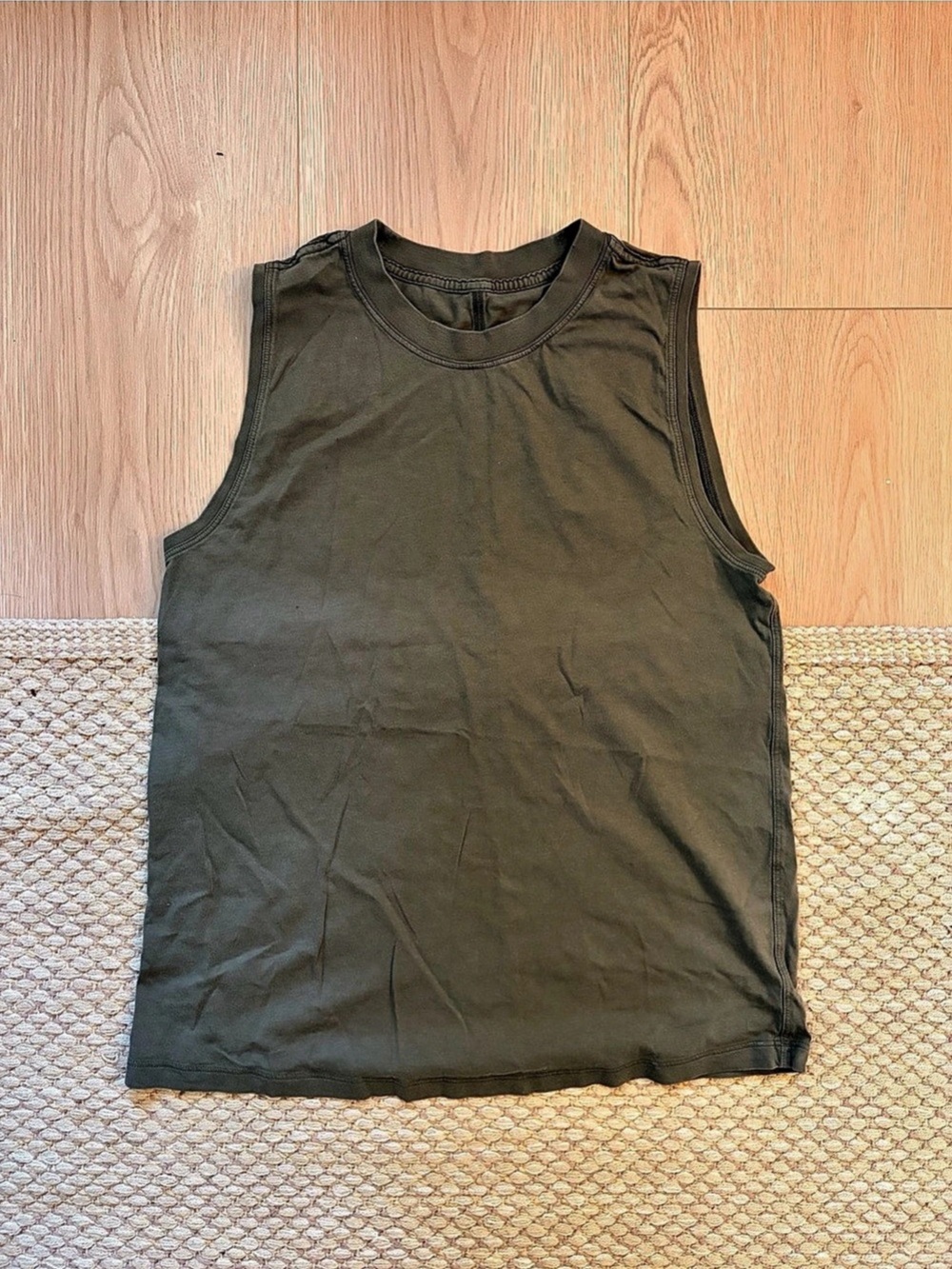 Lululemon green sleeveless muscle tank top